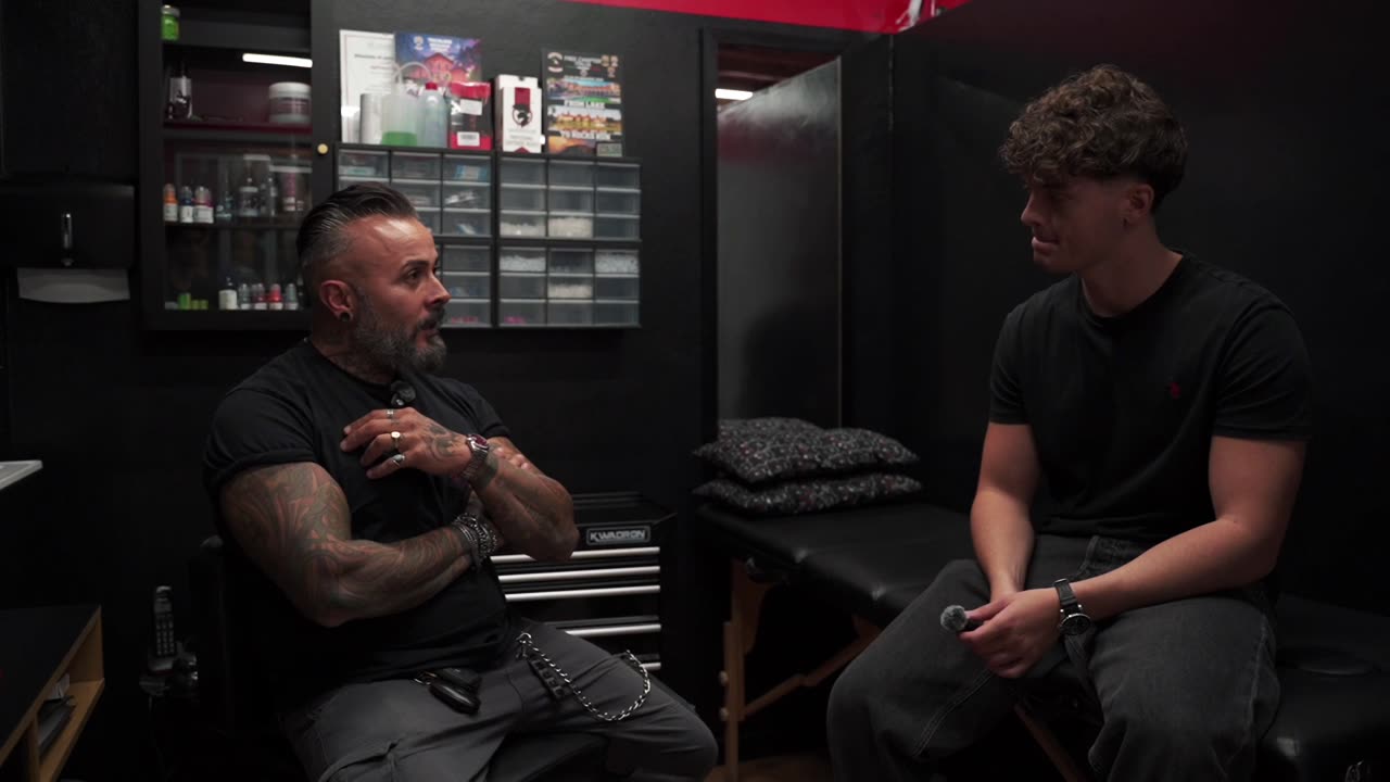 Raffaele, titolare di Iron Ink Tattoo, intervistato nel suo studio a Sassuolo